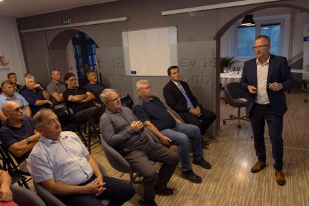 Direktor podjetja Exoterm-en d. o. o. Janko Čevka prevzema vlogo šestega predsednika Podjetniškega kluba Kamnik (5)